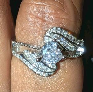 Shimmering 2.00Ct Heart Cut Women's Engagement Ring 925 Silver Simulated Diamond